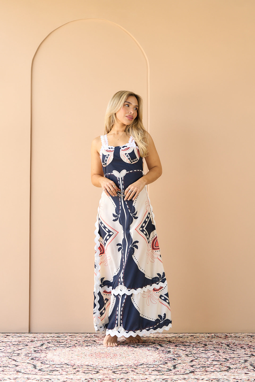 VESTIDO BEIGE CON AZUL