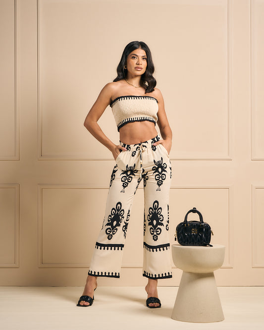 SET ESTAMPADO BEIGE CON NEGRO Y AJUSTE AL FRENTE