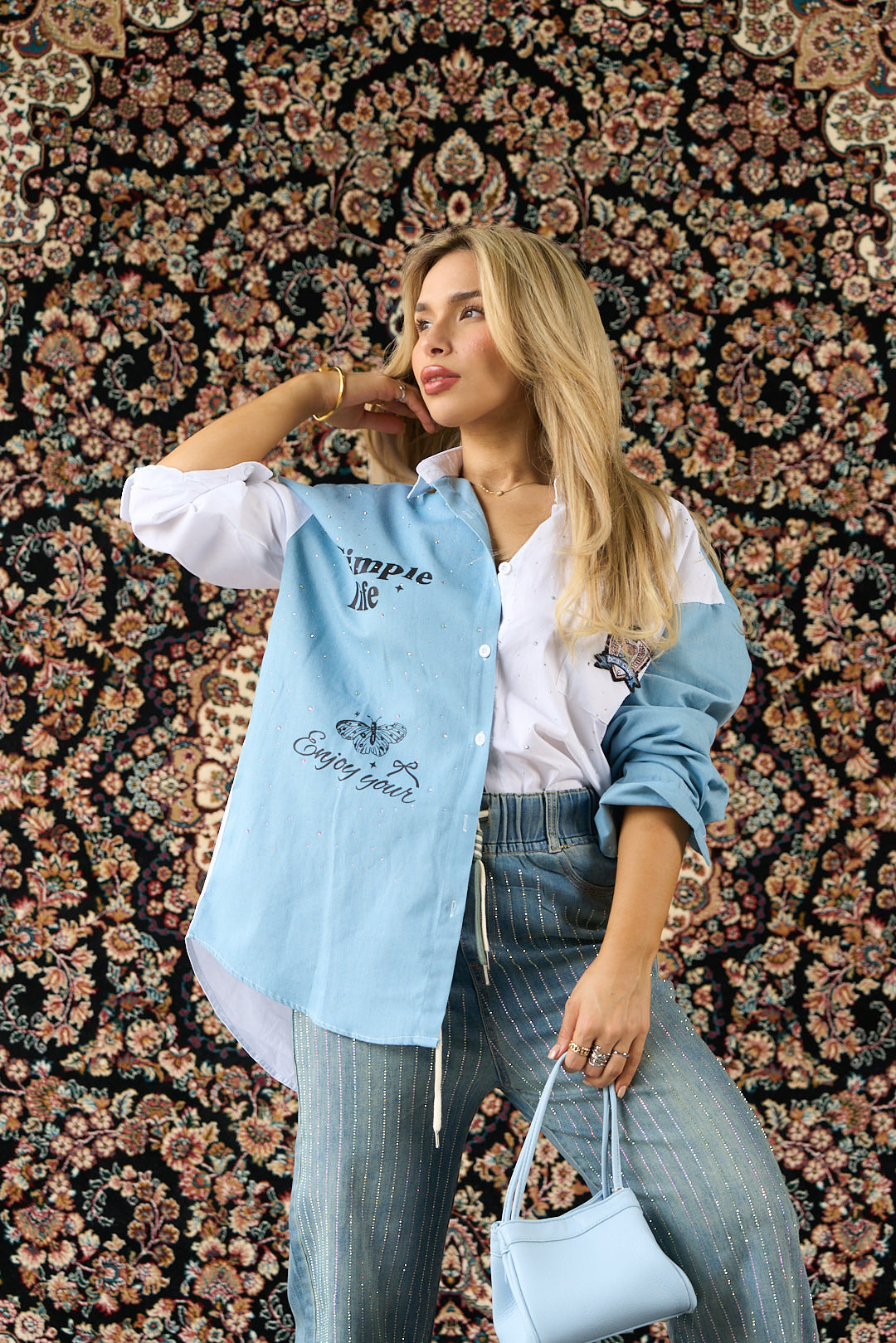CAMISA A DOBLE TONO CON TEXTURA DENIM Y BRILLOS DELANTEROS