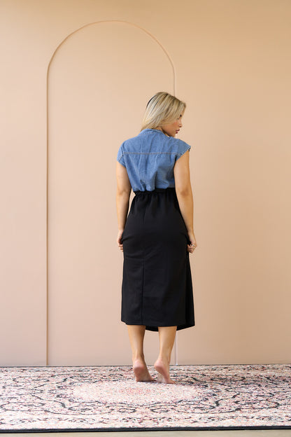 MAXI VESTIDO DE MATERIAL MIXTO CON AJUSTADORES LATERALES  Y CUELLO MAO